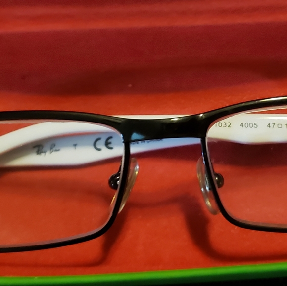 Kids Ray Ban prescription glasses. EuC. Does he son lenses in them. - Picture 5 of 5